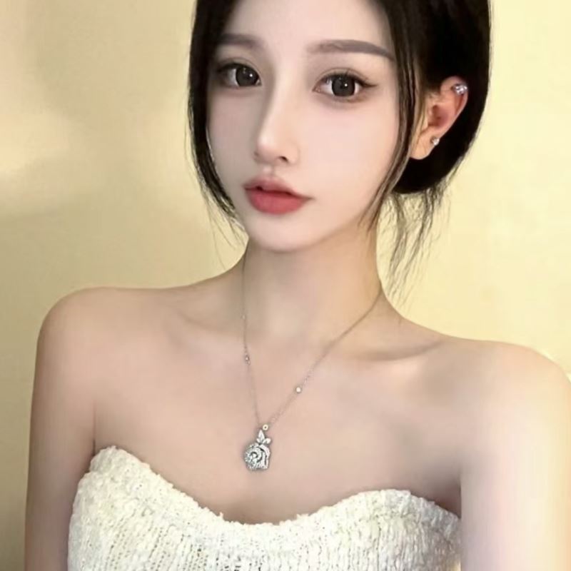 chr1st1an D10r necklaces